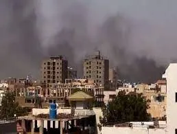 सूडान की राजधानी खार्तूम में तख्तापलट की कोशिश के बाद हवाईअड्डे पर विमानों में लगी आग...