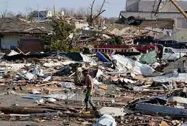 बवंडर से अमेरिका में मरने वालों की संख्या 32 हुई... लोगों ने भयावह मंजर की सुनाई आपबीती