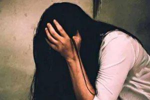 फिल्म की शूटिंग के लिए मुंबई आई १९ वर्षीया युवती का यौन शोषण...