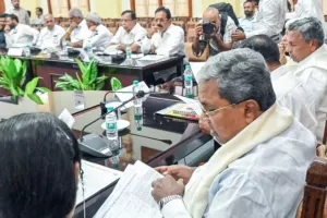 कर्नाटक में मंत्रिमंडल विस्तार के चार दिन बाद ही फेरबदल, सिद्दरमैया ने वित्त समेत इन विभागों को अपने पास रखा