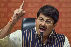 'जिनको कहते थे भ्रष्टाचारी आज उन्हीं के साथ खड़े हैं केजरीवाल', बोले दिल्ली बीजेपी सांसद 