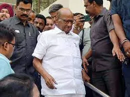 पवार के एनसीपी अध्यक्ष पद से इस्तीफा देने से आहत कार्यकर्ता ने की आत्मदाह की कोशिश...