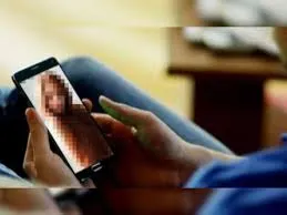 सोशल मीडिया पर अनजान व्यक्ति से दोस्ती कर वीडियो कॉल द्वारा ठगी...