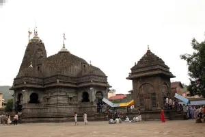 महाराष्ट्र: गैर हिंदू युवकों के त्रयंबकेश्वर मंदिर में प्रवेश पर एक्शन में महाराष्ट्र सरकार, FIR की दर्ज
