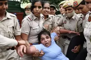 साक्षी मलिक ने आंदोलन से खुद को किया अलग, नौकरी पर लौटीं