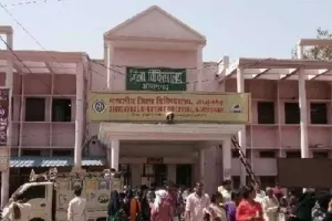 आजमगढ़ में Heat Stroke से हाहाकार, 12 घंटे में 10 मरीजों ने तोड़ा दम, 15 से ज्यादा हॉस्पिटल भी नहीं पहुंच पाए