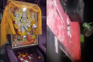 थिएटर में भगवान हनुमान के लिए रखी गई पहली सीट की फोटो वायरल, सिनेमाघर में पहुंचा बंदर