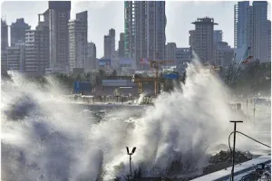 गुजरात और मुंबई में हाई अलर्ट, कई इलाकों में धारा 144, समुद्र में ऊंची लहरें, मछुआरों को खास निर्देश