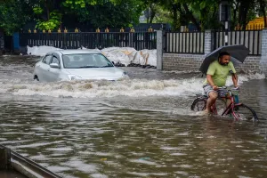  मुंबई में बारिश ने मचाई तबाही, दो की मौत, IMD ने जारी किया अलर्ट