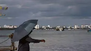मुंबईकरों को वीकेंड पर मॉनसून ने दी Good News, शहर-उपनगरों में हुई बारिश, गर्मी से राहत
