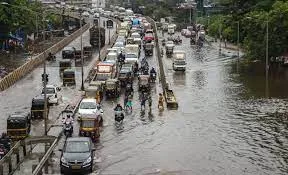 मुंबई में बारिश का कहर, घाटकोपर इलाके में मकान ढहा; मलबे में फंसे कई लोग, बचाव कार्य जारी