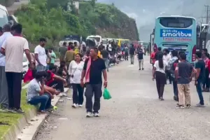  मानसून की पहली बारिश में हिमाचल पस्त, मंडी-कुल्लू हाईवे पर 15 km लंबा जाम, कार में गुजारनी पड़ी रात