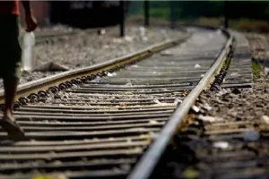 मुंबई में टला रेल हादसा, अंबरनाथ स्टेशन पर ईएमयू ट्रेन बेपटरी; किसी के हताहत होने की खबर नहीं