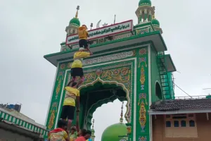 गोविंदा पाठक टीम ने हजरत मखदूम शाह बाबा दरगाह माहिम में अपनी सलामी पेश की