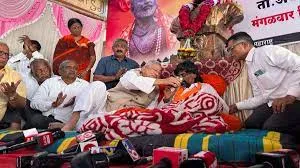 छत्रपति शाहू छत्रपति शिवाजी महाराज के वंशज ने की मनोज जरांगे से मुलाकात... बोले- ‘गद्दी का सम्मान है’
