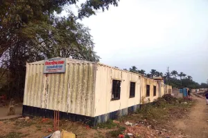 पालघर में रेलवे परियोजना को पूरा करने के लिए जिला परिषद स्कूल तोड़ा गया... स्कूल का निर्माण आज तक नहीं