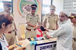 देवनार पुलिस ने 25 गुम हुए मोबाइल फोन बरामद किए, उन्हें उनके मालिकों को लौटाया