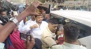 शरद पवार के समर्थकों ने पुणे में नामदेव जाधव के चेहरे पर पोती कालिख...