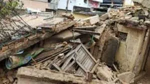 कर्नाटक की राजधानी बेंगलुरु में क्लास शुरू होने से पहले ही ढह गई स्कूल की इमारत... बाल-बाल बचे बच्चे