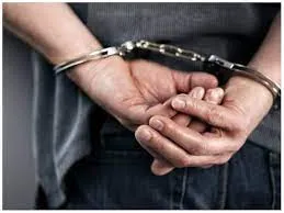 मुंबई पुलिस ने नौकरी का झांसा देकर ठगी करने वाले गिरोह का किया भंडाफोड़...  462 पासपोर्ट के साथ 2 गिरफ्तार।