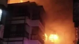 मुंबई में गिरगांव चौपाटी के पास चार मंजिला इमारत में आग लगने की घटना के बाद दो शव बरामद !