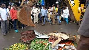 मनपा की कल्याण में अवैध फेरीवालों पर बड़ी कार्रवाई...  दर्जनों हाथ गाड़ी, शेड और स्टाल हटाये गए