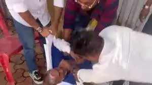 मनसे पार्टी के कार्यकर्ता को राकांपा नेता के बैनर को गिराना पड़ी भारी... ठाणे में 5 व्यक्तियों ने किया हमला