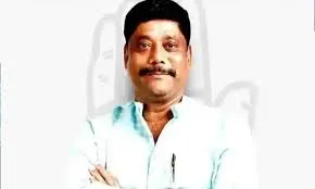 अधिकारी के साथ दुर्व्यवहार करने और सरकारी काम में बाधा डालने के आरोप में धांगेकर के खिलाफ केस दर्ज