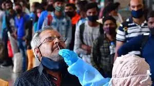 फिर पकड़ रहा रफ्तार कोरोना