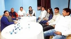 झारखंड की राजनीति गरमाई...  कांग्रेस के नाराज आठ विधायक दिल्ली में जमे
