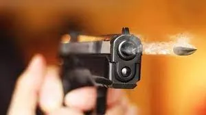 मुंबई के बाद पुणे में गोलीबारी...  शख्स ने ज्वेलरी दुकान के मालिक को गोली मारकर खुद अपनी जान दे दी 