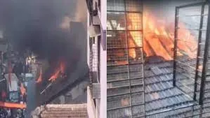 मुंबई के ग्रांट रोड इलाके में इमारत की दूसरी मंजिल पर लगी आग... किसी के हताहत होने की खबर नहीं
