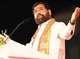 सीएम शिंदे ने लगाई उद्धव ठाकरे पर आरोपों की झड़ी... हम पर खोका मांगने का आरोप लगाते हैं और हमीं से खोका मांगते हैं