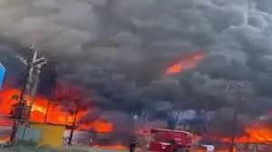 नासिक की फैक्ट्री में लगी भीषण आग, दूर से दिख रही आग की लपटें-