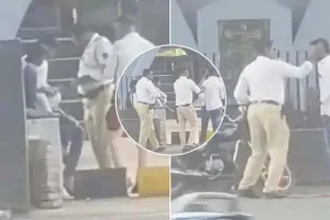 मुंबई में  ट्रैफिक पुलिस ने युवा बाइकर को मारे लात-घूंसे... वीडियो वायरल