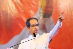 ‘‘गिरोहों के बीच लड़ाई’’ का नेतृत्व मुख्यमंत्री एकनाथ शिंदे कर रहे हैं - उद्धव ठाकरे