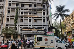 धारावी के कामराज मेमोरियल स्कूल में भोजन के दौरान साँभर मिली छिपकली, 30 छात्र क्लिनिक पहुंचे