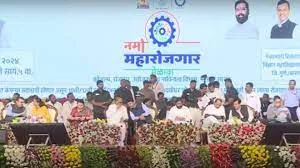 एक मंच पर आया पवार परिवार... शरद पवार ने की शिंदे की तारीफ