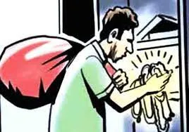 भायखला में रेलवे अधिकारी के घर में चोरी... विदेश टूर पर गईं थी अधिकारी, नौकरानी पर FIR