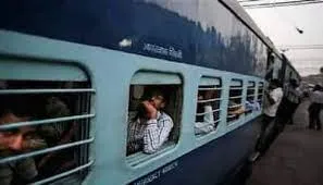 लंबी दूरी की ट्रेनों में यात्रियों के रात में आने वाले गंतव्‍य स्‍टेशनों के लिए रेलवे ने बनाये विशेष नियम...  