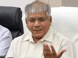 महाराष्ट्र की अकोला सीट पर कांग्रेस ने उतारा उम्मीदवार...  प्रकाश आंबेडकर को बड़ा झटका !