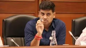 श्रीकांत शिंदे कल्याण से चुनावी मैदान में उतरेंगे, फडनवीस ने की घोषणा...