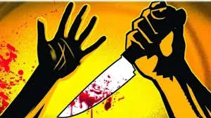 कल्याण रेलवे स्टेशन के स्काईवॉक पर मजदूर पर चाकू से हमला, दो हजार रुपये लूटे