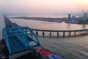 मुंबई कोस्टल रोड और बांद्रा-वर्ली सी लिंक को जोड़ने वाला दूसरा बो आर्क स्ट्रिंग गर्डर सफलतापूर्वक स्थापित