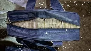 पिंपरी चिंचवाड़ के मावल लोकसभा क्षेत्र में एसएसटी टीम की बड़ी कार्रवाई...  कार से 29 लाख से अधिक रुपए जब्त !