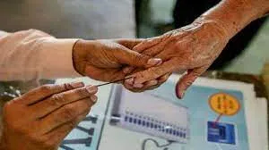 लोकसभा की 11 सीट पर वोटिंग महाराष्ट्र में जारी... 23000 से अधिक केंद्रो पर हो रहा मतदान