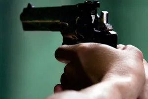 नवी मुंबई में रिवाल्वर की नोक पर दहशत फैलाने की कोशिश... 2 गिरफ्तार, 1 फरार