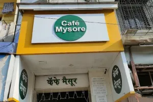 कैफे मैसूर के मालिक के सायन के घर से 25 लाख रुपये नकद को लूटने के आरोप में 6 में से 2 पुलिसकर्मी गिरफ्तार