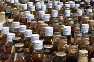 आम की पेटियों के जरिए गोवा से शराब की तस्करी... 12 लाख की विदेशी शराब जब्त !