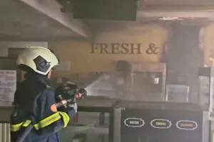 दादर इलाके में चित्रा सिनेमा की कैंटीन में लगी आग 